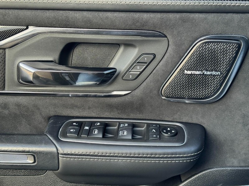 Ram 1500 Vehicle Full-screen Gallery Image 27