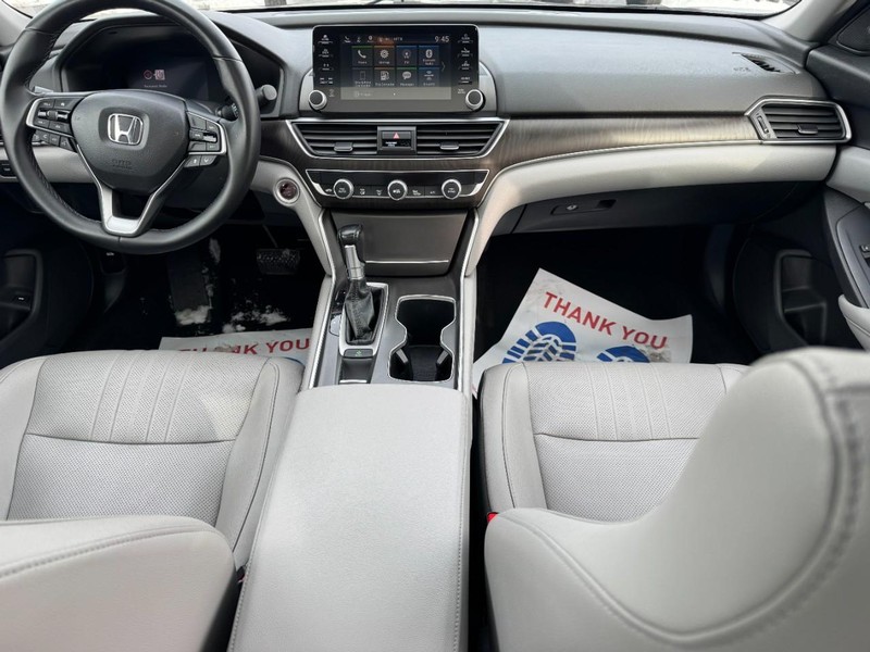 Honda Accord Sedan Vehicle Full-screen Gallery Image 11