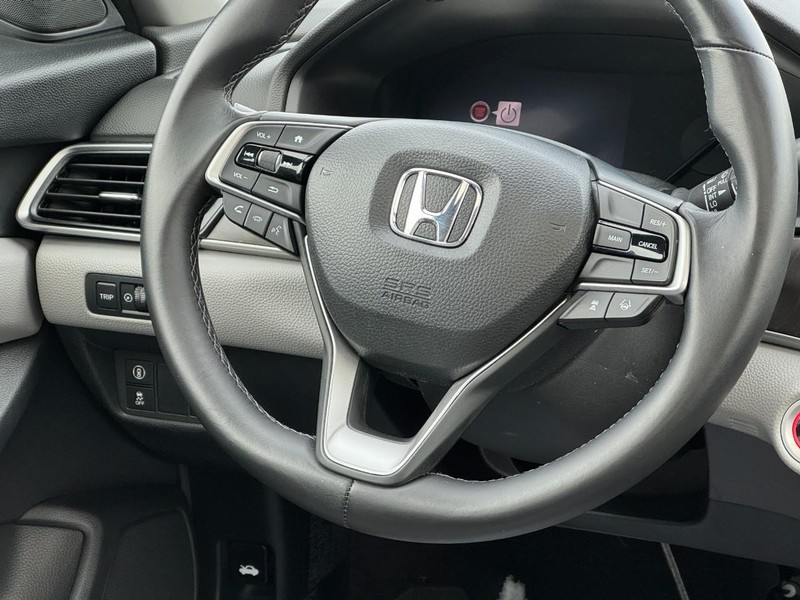 Honda Accord Sedan Vehicle Full-screen Gallery Image 12