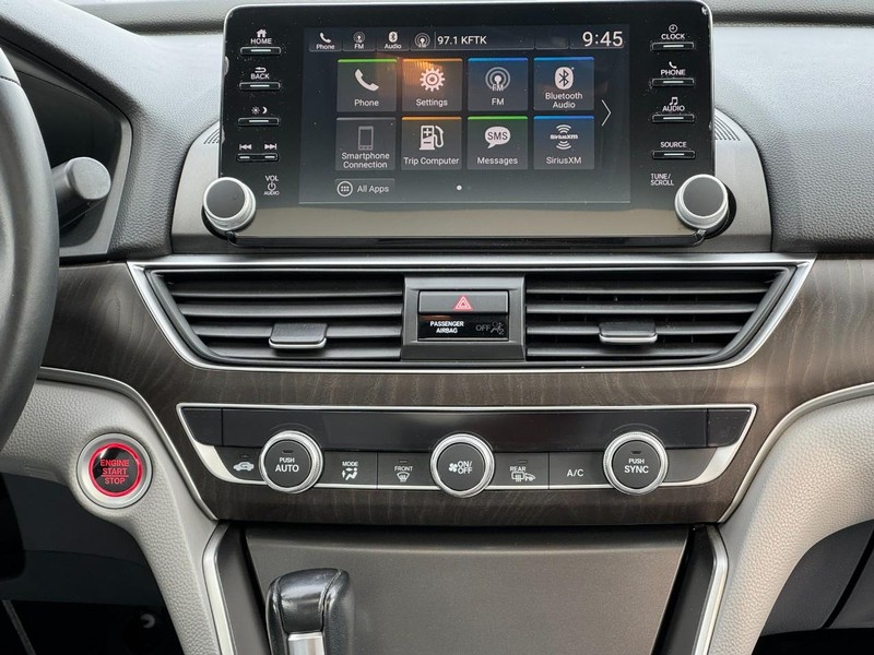 Honda Accord Sedan Vehicle Full-screen Gallery Image 13