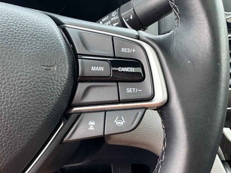 Honda Accord Sedan Vehicle Full-screen Gallery Image 19