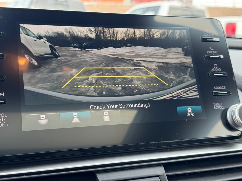 Honda Accord Sedan Vehicle Full-screen Gallery Image 21