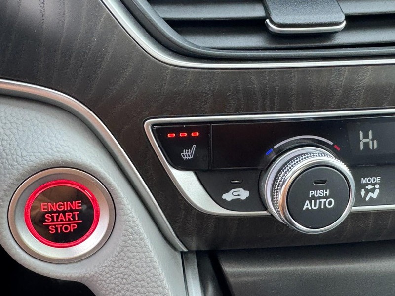 Honda Accord Sedan Vehicle Full-screen Gallery Image 22