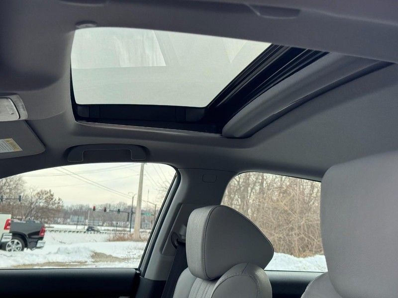 Honda Accord Sedan Vehicle Full-screen Gallery Image 24