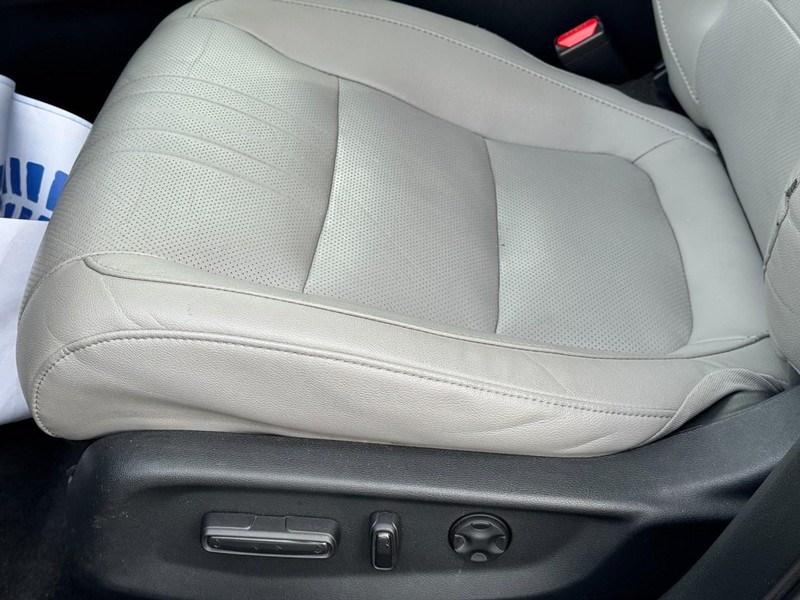 Honda Accord Sedan Vehicle Full-screen Gallery Image 25