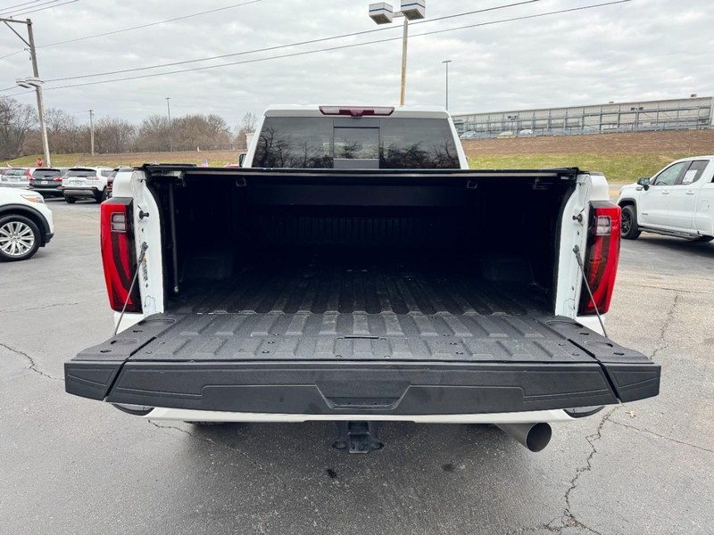 GMC Sierra 2500HD Vehicle Full-screen Gallery Image 04