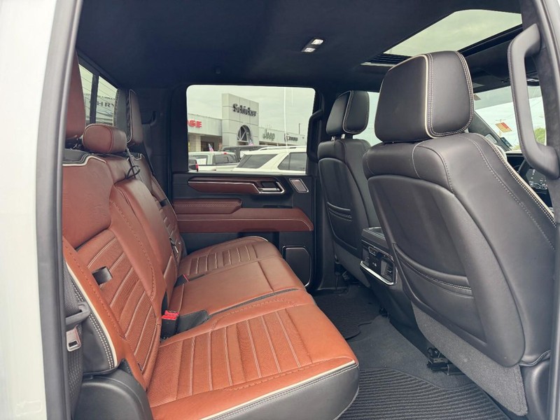 GMC Sierra 2500HD Vehicle Full-screen Gallery Image 10