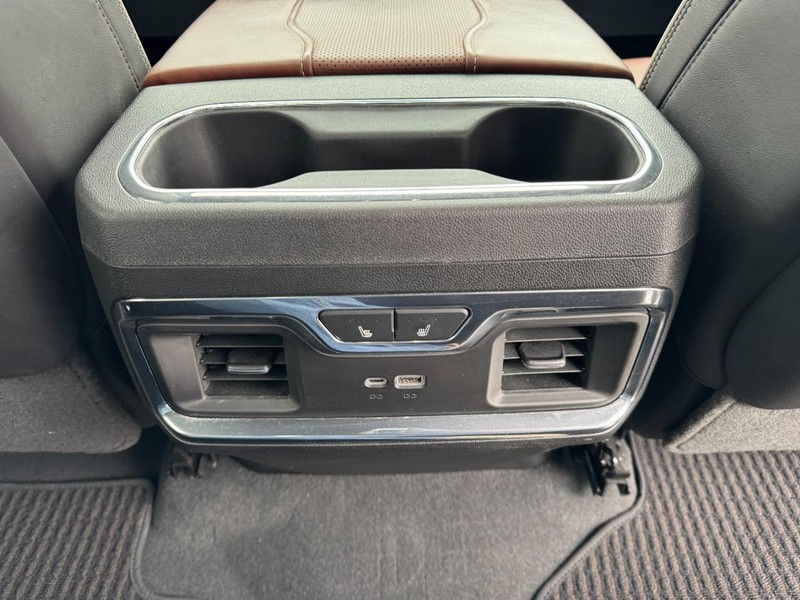 GMC Sierra 2500HD Vehicle Full-screen Gallery Image 15