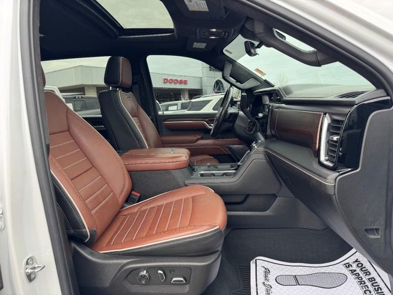 GMC Sierra 2500HD Vehicle Full-screen Gallery Image 16