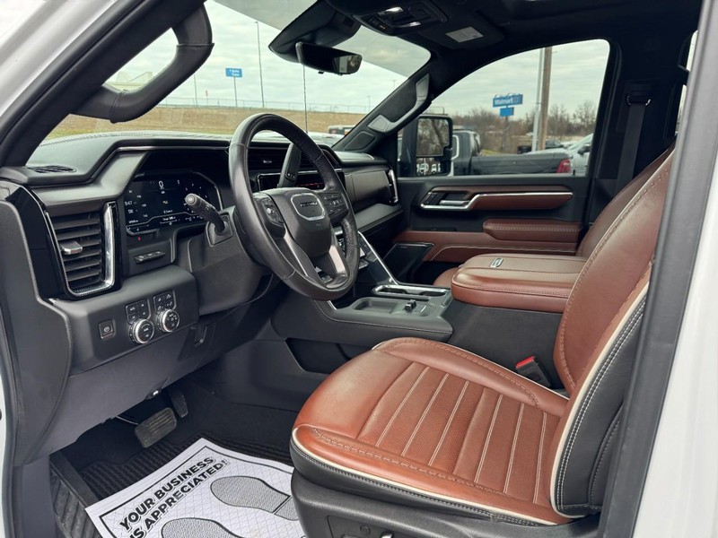 GMC Sierra 2500HD Vehicle Full-screen Gallery Image 18