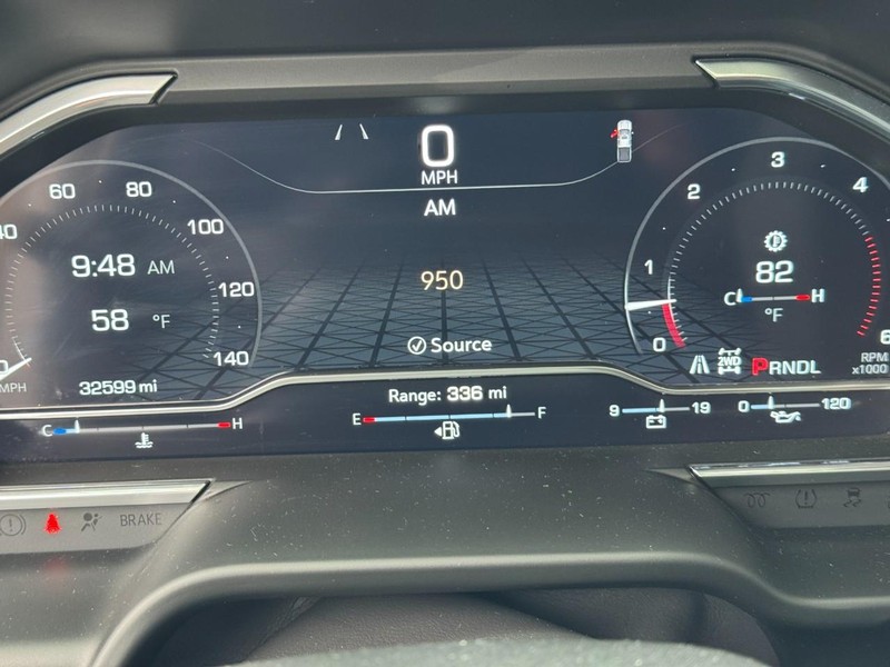 GMC Sierra 2500HD Vehicle Full-screen Gallery Image 22