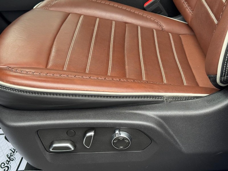 GMC Sierra 2500HD Vehicle Full-screen Gallery Image 27