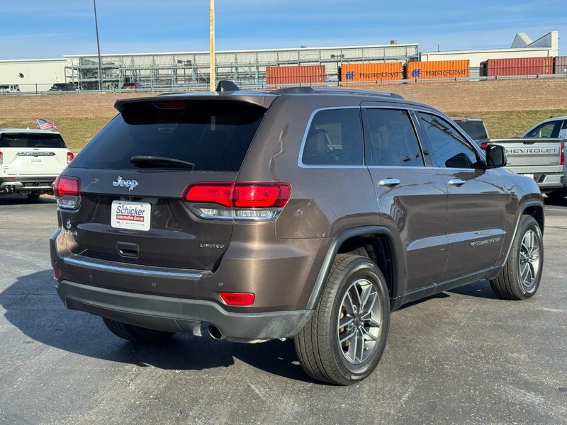 Jeep Grand Cherokee Vehicle Full-screen Gallery Image 03