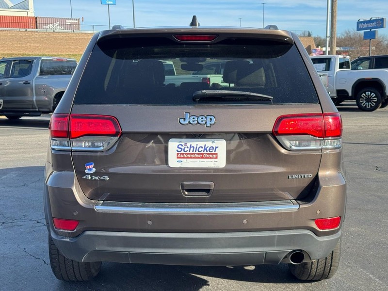 Jeep Grand Cherokee Vehicle Full-screen Gallery Image 05