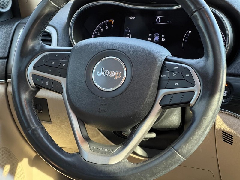 Jeep Grand Cherokee Vehicle Full-screen Gallery Image 12