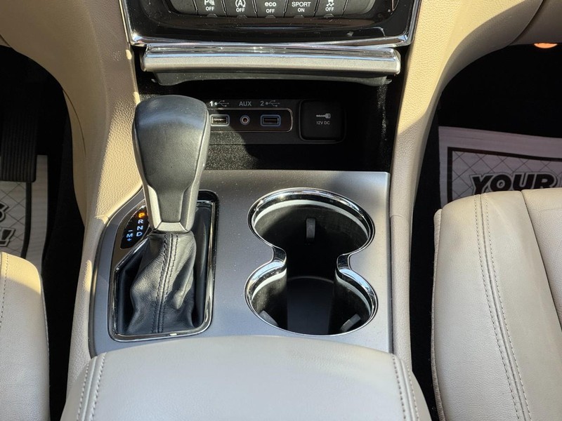 Jeep Grand Cherokee Vehicle Full-screen Gallery Image 14