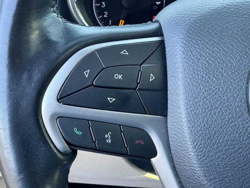 Jeep Grand Cherokee Vehicle Full-screen Gallery Image 17