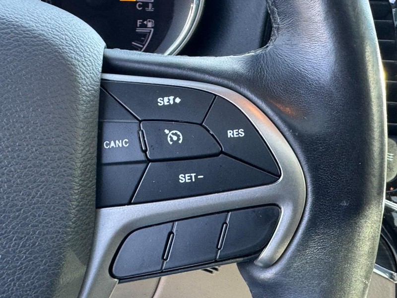 Jeep Grand Cherokee Vehicle Full-screen Gallery Image 18