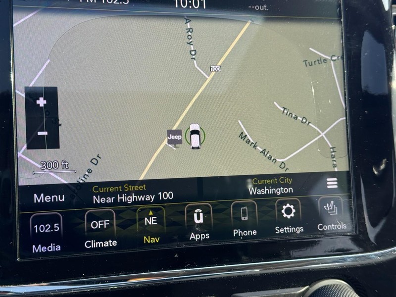 Jeep Grand Cherokee Vehicle Full-screen Gallery Image 20