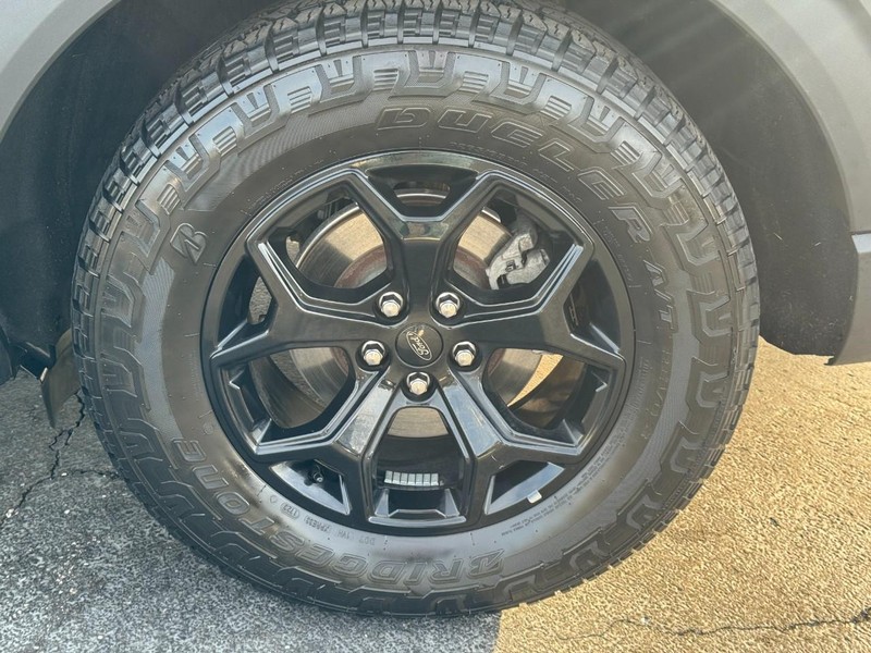 Ford Explorer Vehicle Full-screen Gallery Image 07