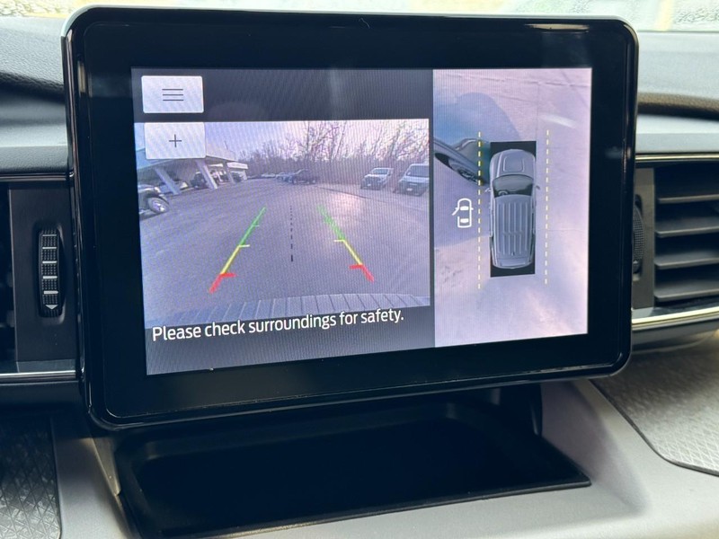 Ford Explorer Vehicle Full-screen Gallery Image 22