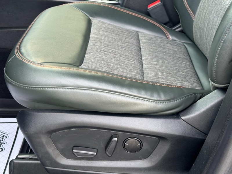 Ford Explorer Vehicle Full-screen Gallery Image 26