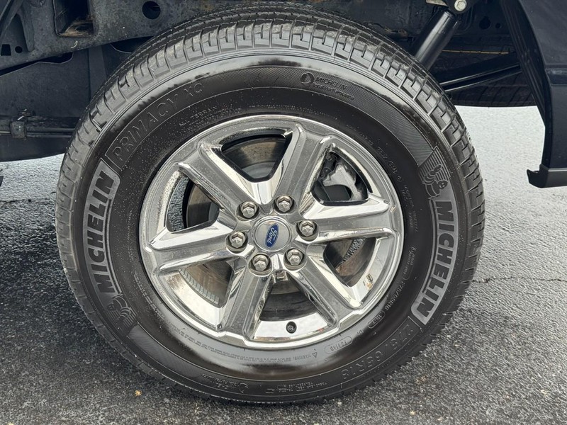 Ford F-150 Vehicle Full-screen Gallery Image 07