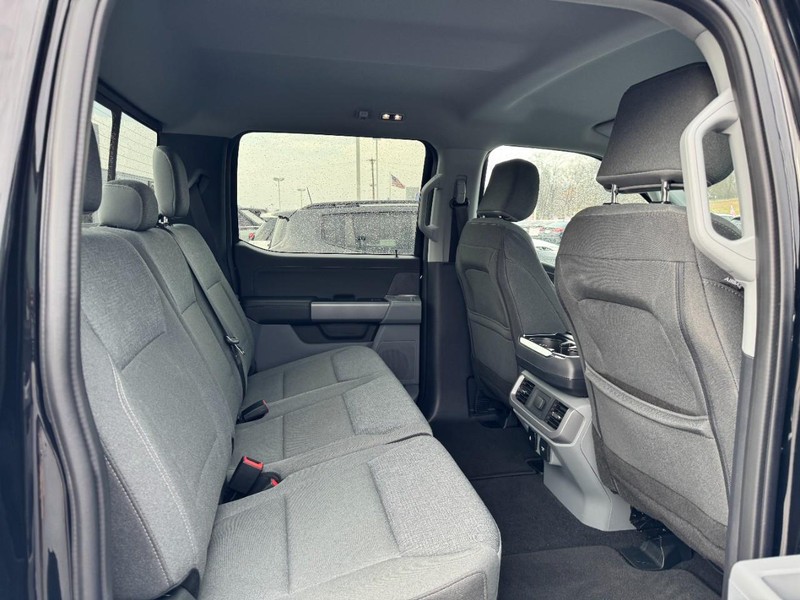 Ford F-150 Vehicle Full-screen Gallery Image 10