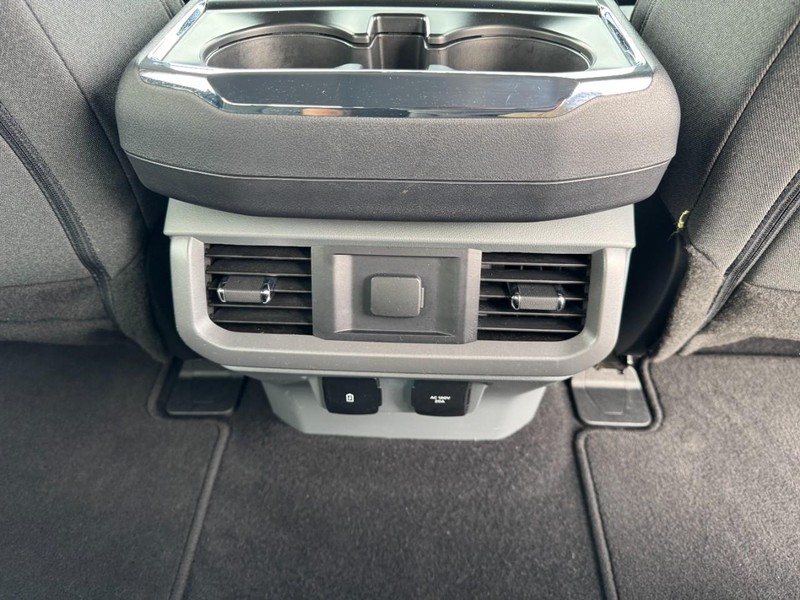 Ford F-150 Vehicle Full-screen Gallery Image 15