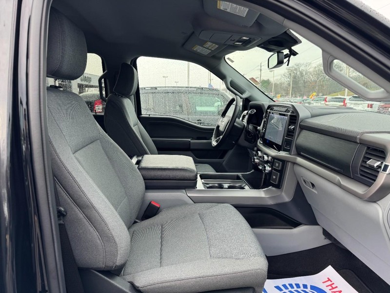 Ford F-150 Vehicle Full-screen Gallery Image 16