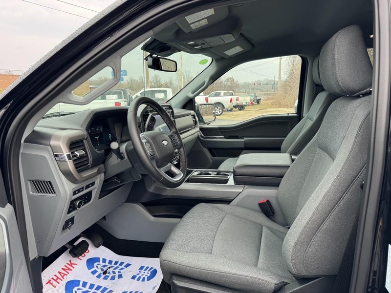 Ford F-150 Vehicle Full-screen Gallery Image 17