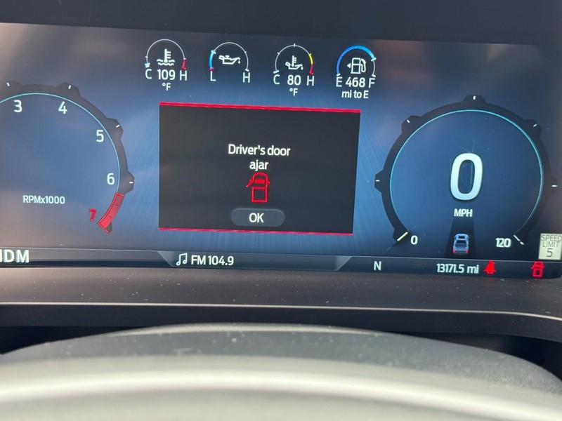 Ford F-150 Vehicle Full-screen Gallery Image 21