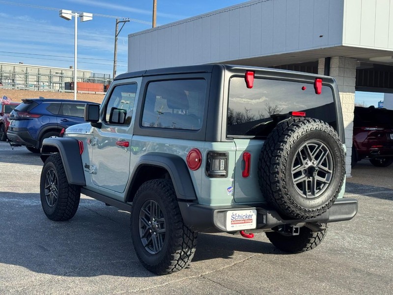 Jeep Wrangler Vehicle Full-screen Gallery Image 06