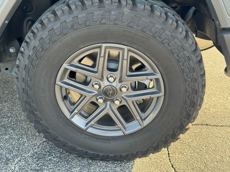 Jeep Wrangler Vehicle Full-screen Gallery Image 07