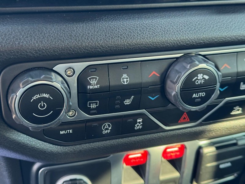 Jeep Wrangler Vehicle Full-screen Gallery Image 19