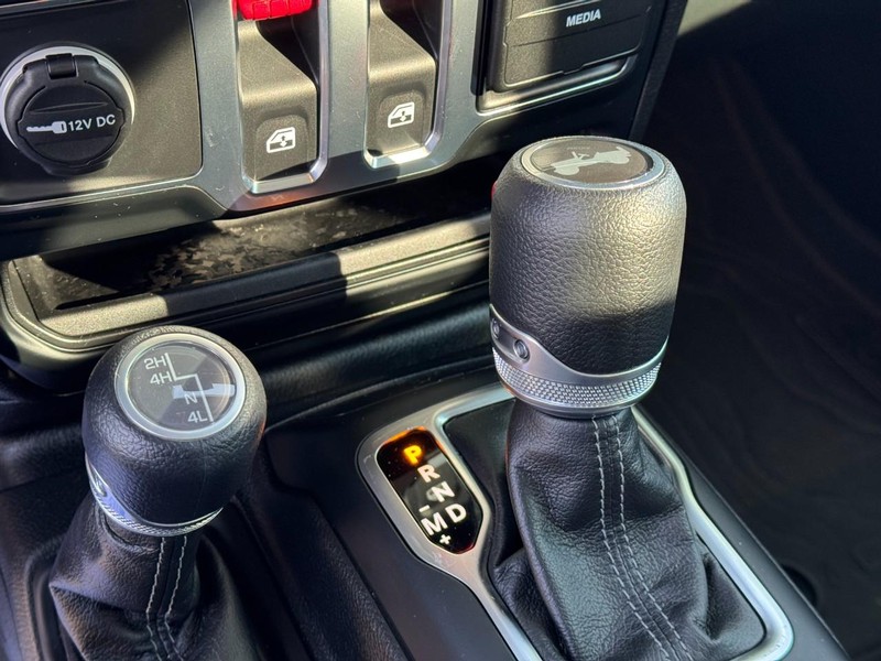 Jeep Wrangler Vehicle Full-screen Gallery Image 20