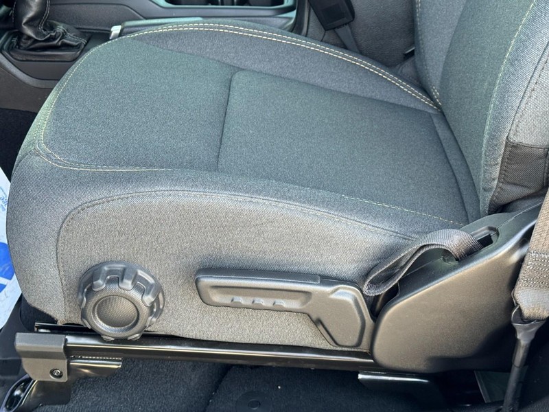 Jeep Wrangler Vehicle Full-screen Gallery Image 22