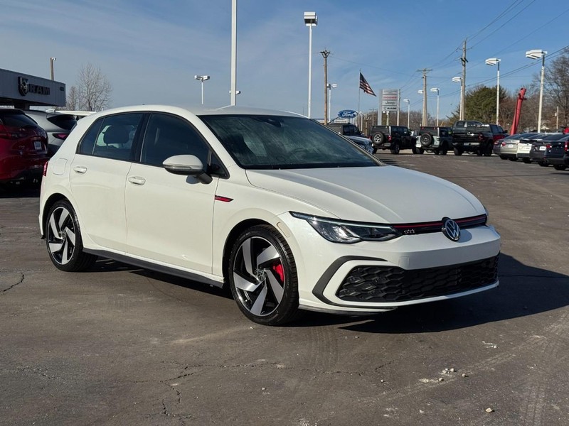 Volkswagen Golf GTI Vehicle Full-screen Gallery Image 02