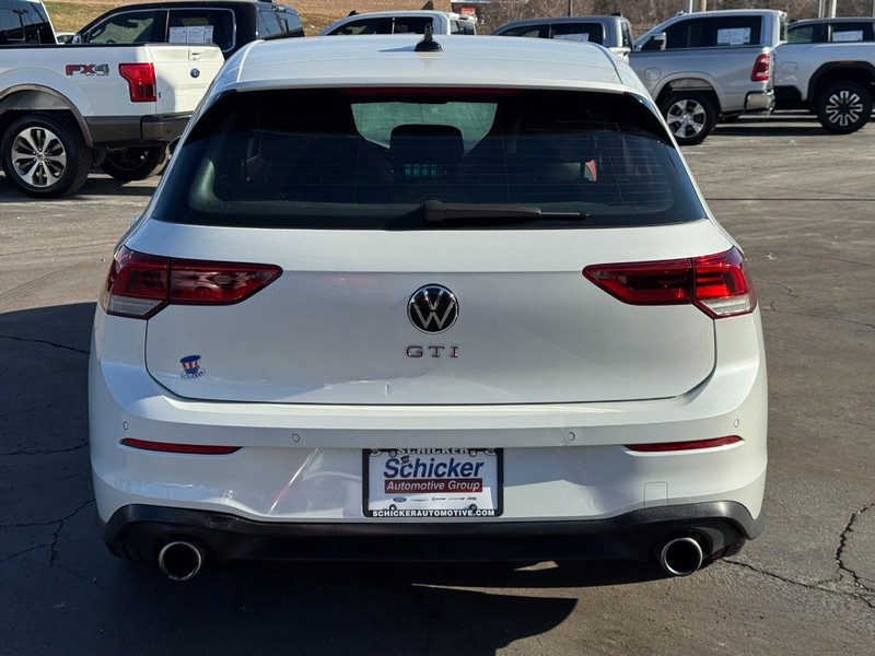 Volkswagen Golf GTI Vehicle Full-screen Gallery Image 05