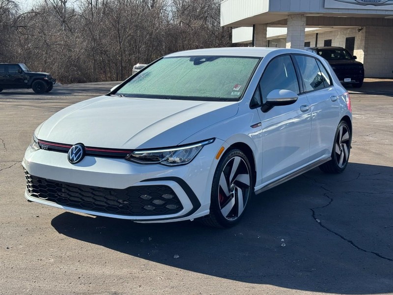 Volkswagen Golf GTI Vehicle Full-screen Gallery Image 08