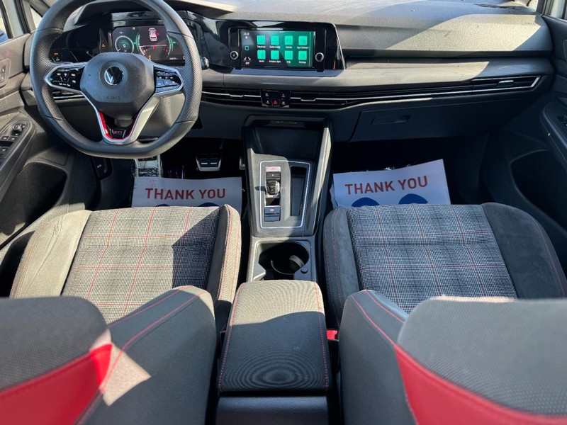 Volkswagen Golf GTI Vehicle Full-screen Gallery Image 11