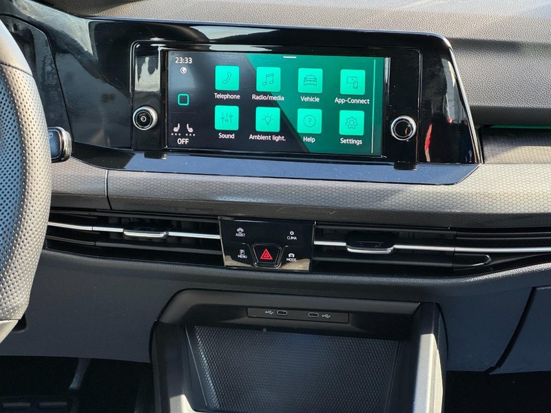 Volkswagen Golf GTI Vehicle Full-screen Gallery Image 13