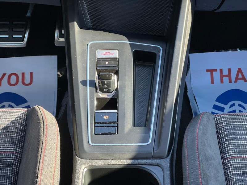 Volkswagen Golf GTI Vehicle Full-screen Gallery Image 14