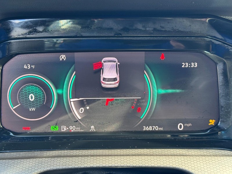 Volkswagen Golf GTI Vehicle Full-screen Gallery Image 20