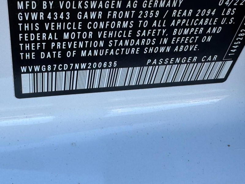 Volkswagen Golf GTI Vehicle Full-screen Gallery Image 24