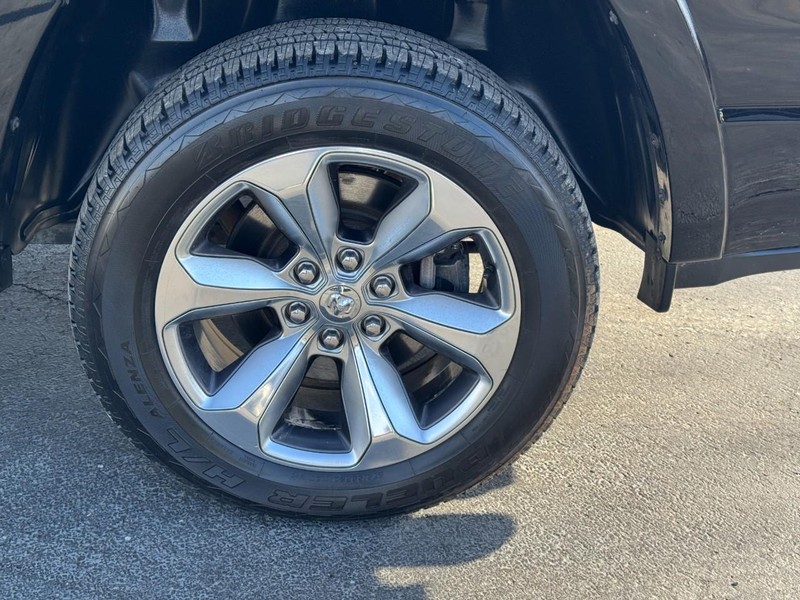 Ram 1500 Vehicle Full-screen Gallery Image 07