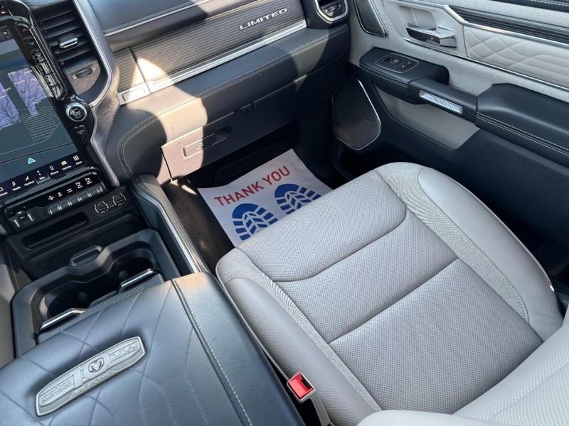 Ram 1500 Vehicle Full-screen Gallery Image 15