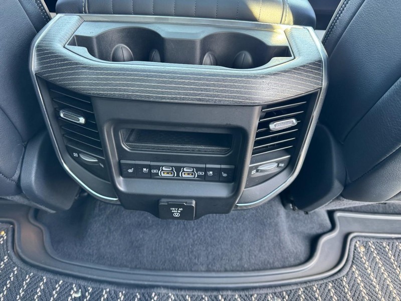 Ram 1500 Vehicle Full-screen Gallery Image 16