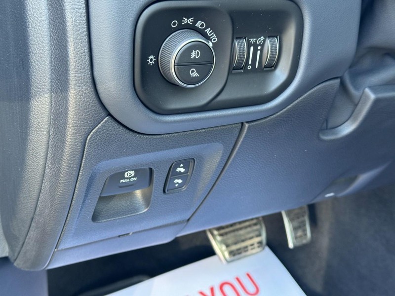 Ram 1500 Vehicle Full-screen Gallery Image 17