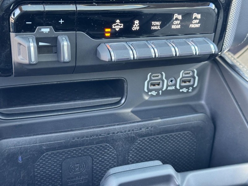 Ram 1500 Vehicle Full-screen Gallery Image 24